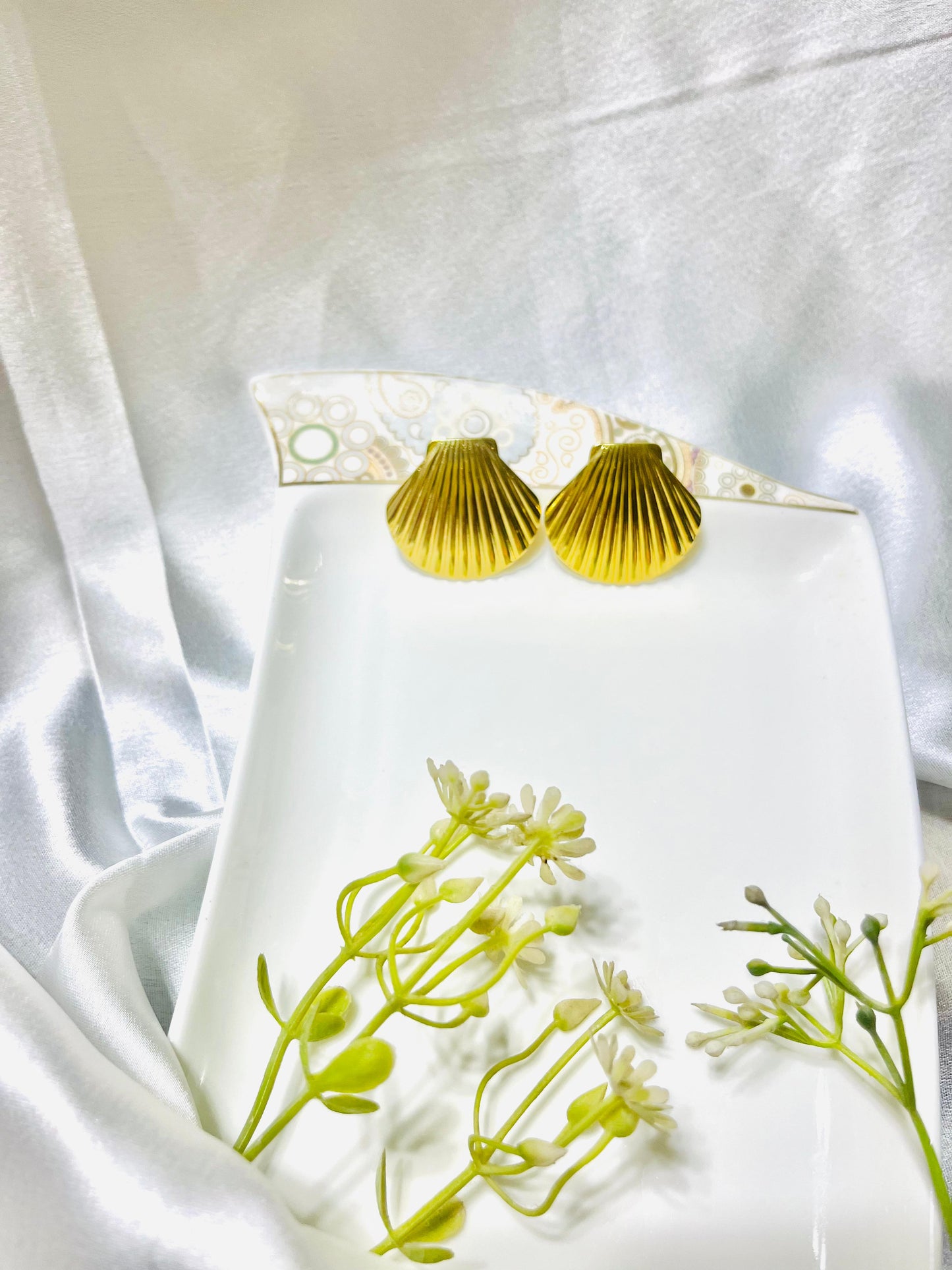 Timeless Ocean Charm: Anti-Tarnish Shell Earrings